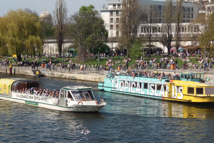 Berlin: 1 Hour Sightseeing Cruise on the River Spree
