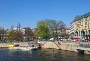 Berlin: 1 Hour Sightseeing Cruise on the River Spree 2 Berlin: 1 Hour Sightseeing Cruise on the River Spree 2