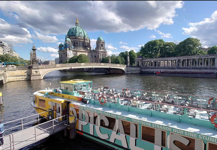 Berlin: 1 Hour Sightseeing Cruise on the River Spree 4