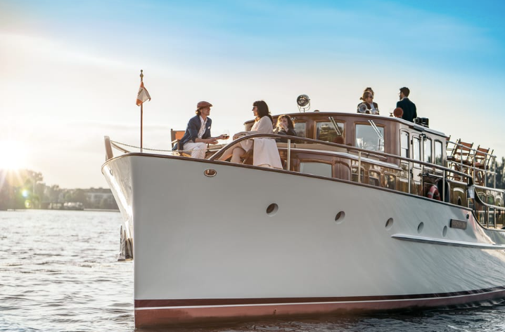 Berlin: Flagship Boat Sightseeing on Electric Motor Yacht
