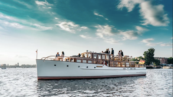 Berlin: Flagship Boat Sightseeing on Electric Motor Yacht
