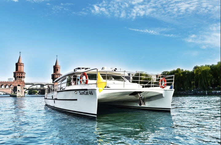 Berlin: Boat Tour on a Solar-Powered Catamaran
