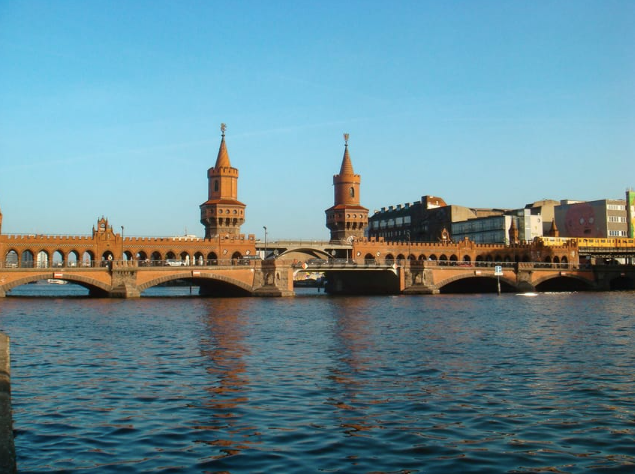 Berlin: 2.5-Hour East Side Boat Cruise with Commentary
