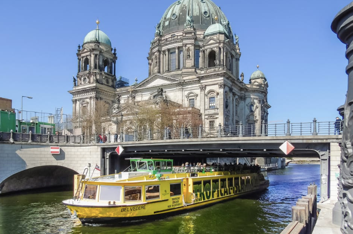 Berlin: Hop-On Hop-Off Sightseeing Bus with Boat Options
